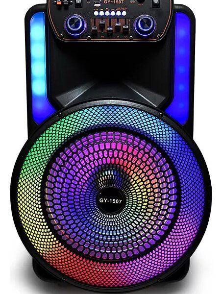 Parlante gigante con carrito y micrófono